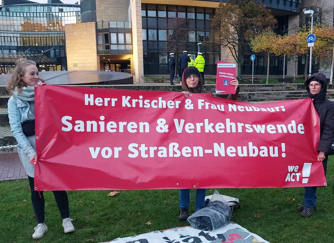 Transparent: Herr Krischer und Frau Neubaur: Sanieren und Verkehrswende vor Neubau!